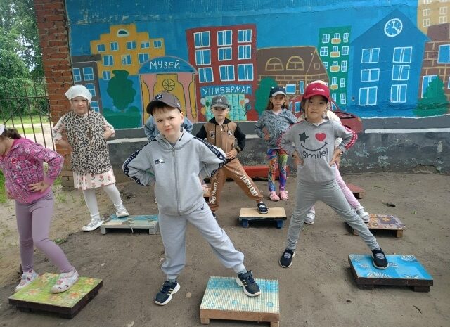 Шаг к здоровью: старшие дошкольники осваивают степ-аэробику