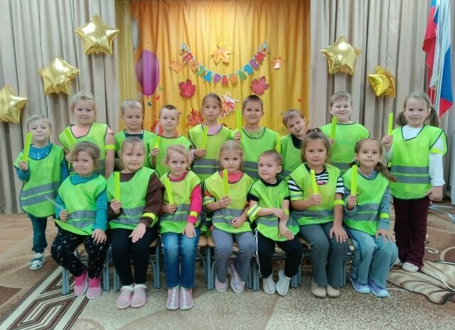 В детском саду №11 — новые комплекты по безопасности на дорогах!
